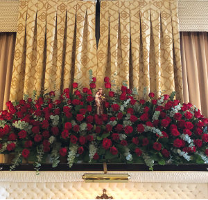 ALL RED ROSE HALF ARCHWAY WITH STATUE
